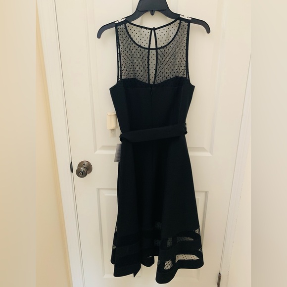 Elegant Black Sleeveless Dress - Picture 1 of 5